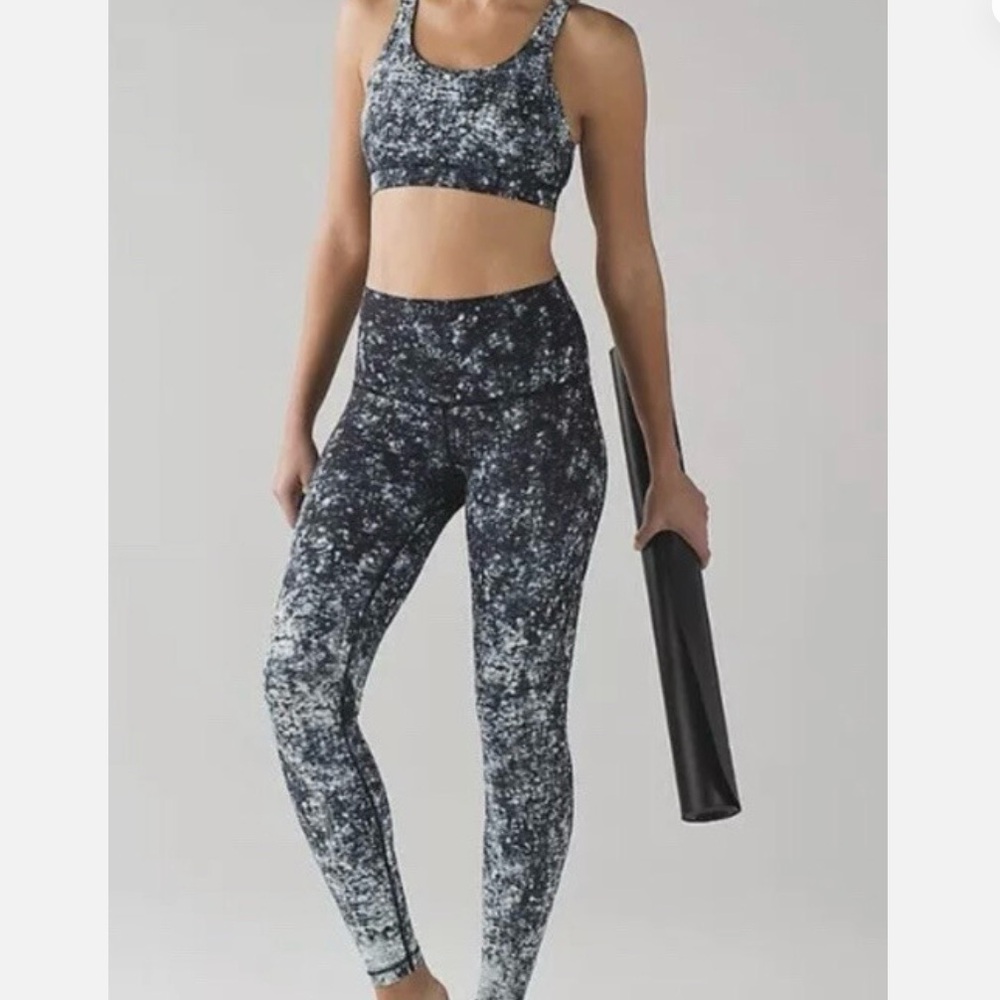 Like New Lululemon Wunder Under Hi-Rise Tight Size 8